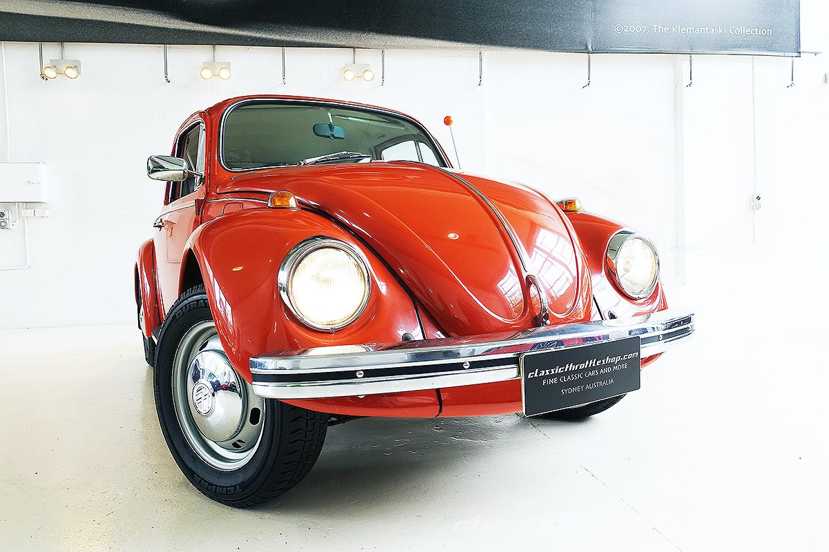 1970-Volkswagen-Beetle-1500-Signal-Orange-8