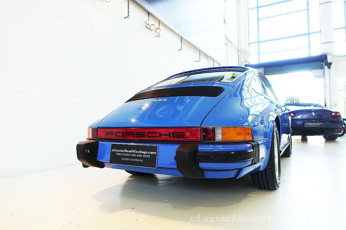 1976-Porsche-911-Arrow-Blue-6