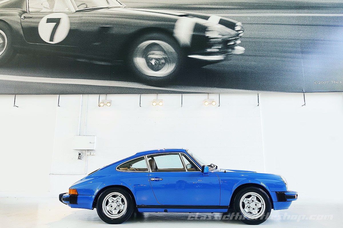 1976-Porsche-911-Arrow-Blue-7