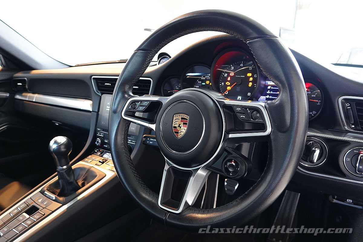 2016-Porsche-991.2-911-Targa-4-S-Black-38