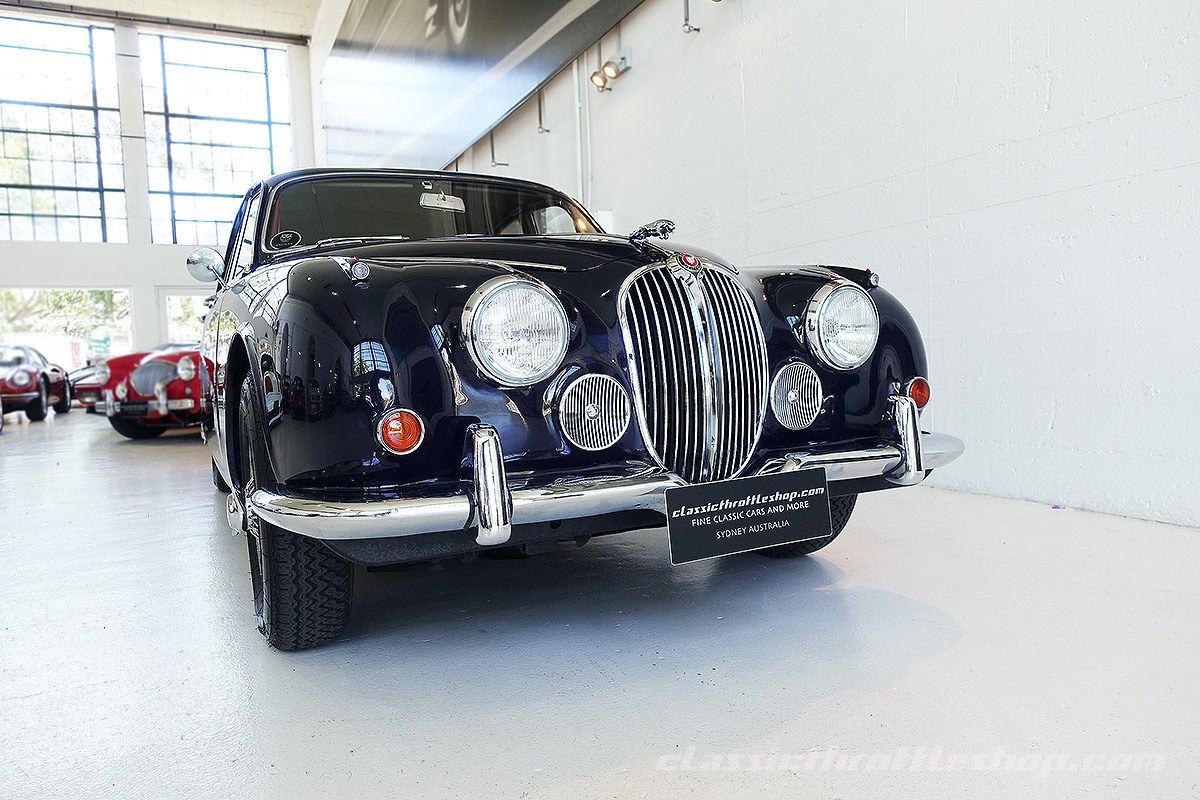 1967-Jaguar-Mk2-240-Dark-Blue-1