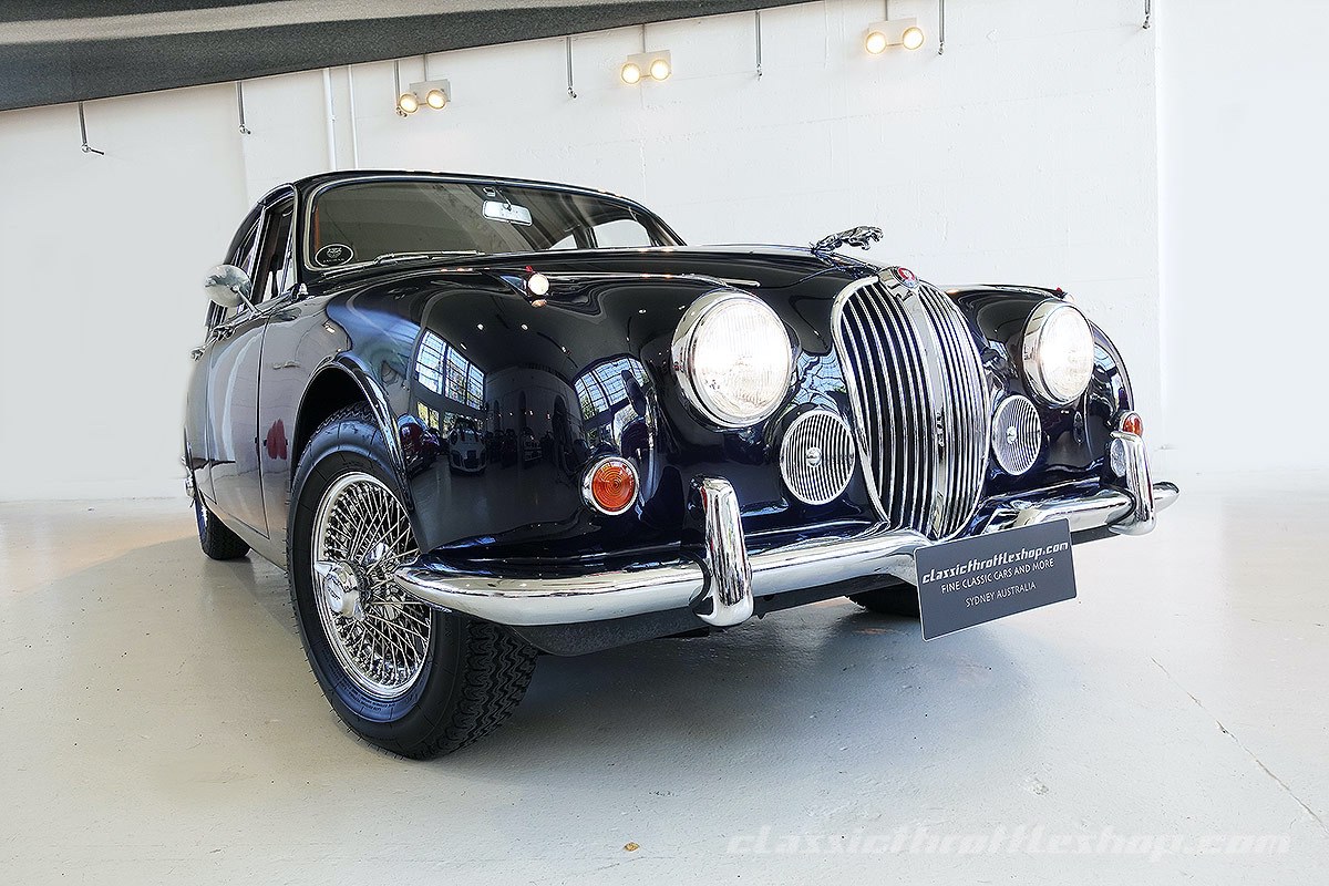 1967-Jaguar-Mk2-240-Dark-Blue-8