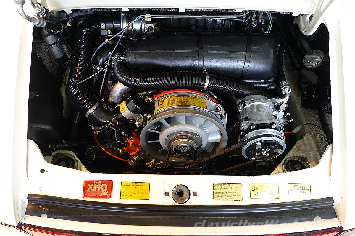 1982-Porsche-911-SC-Targa-Chiffron-White-28