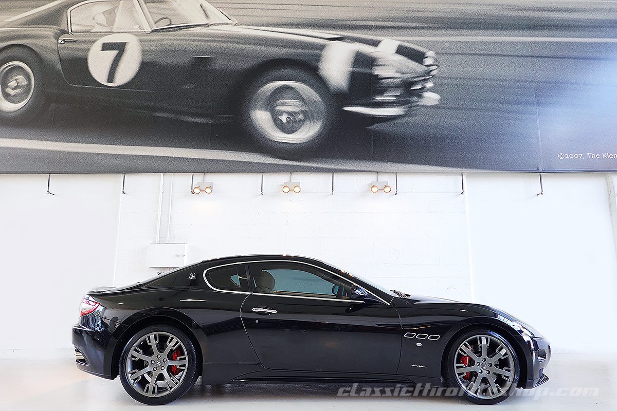2012-Maserati-Gran-Turismo-Sport-Nero-Carbonio-7