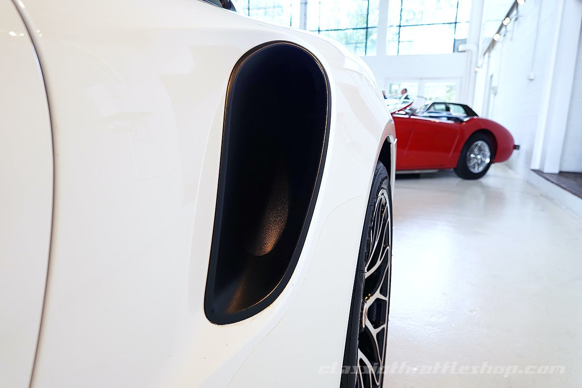 2014-Porsche-991-Turbo-S-Carrara-White-22