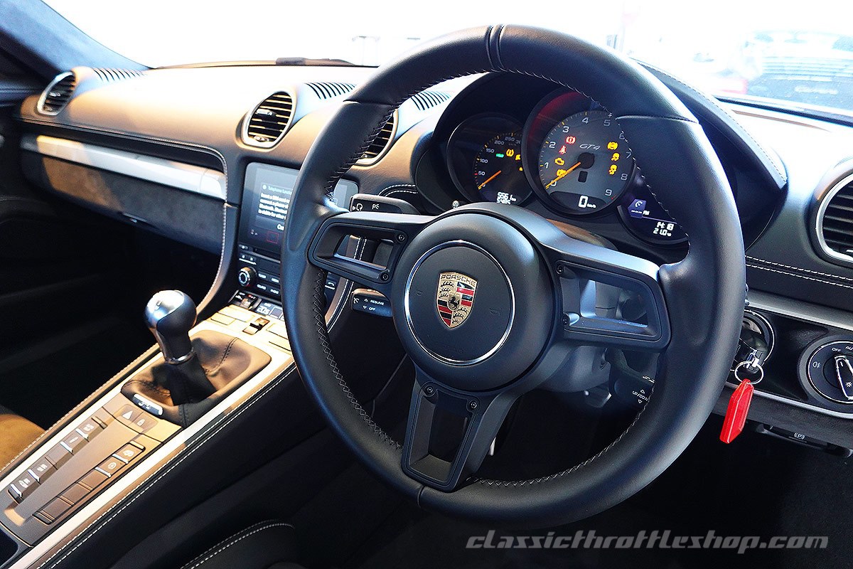 2020-Porsche-718-Cayman-GT4-GT-Silver-38