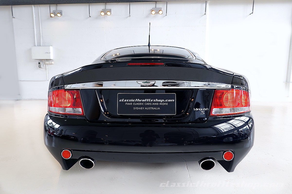 2007-Aston-Martin-Vanquish-S-Onyx-Black-10