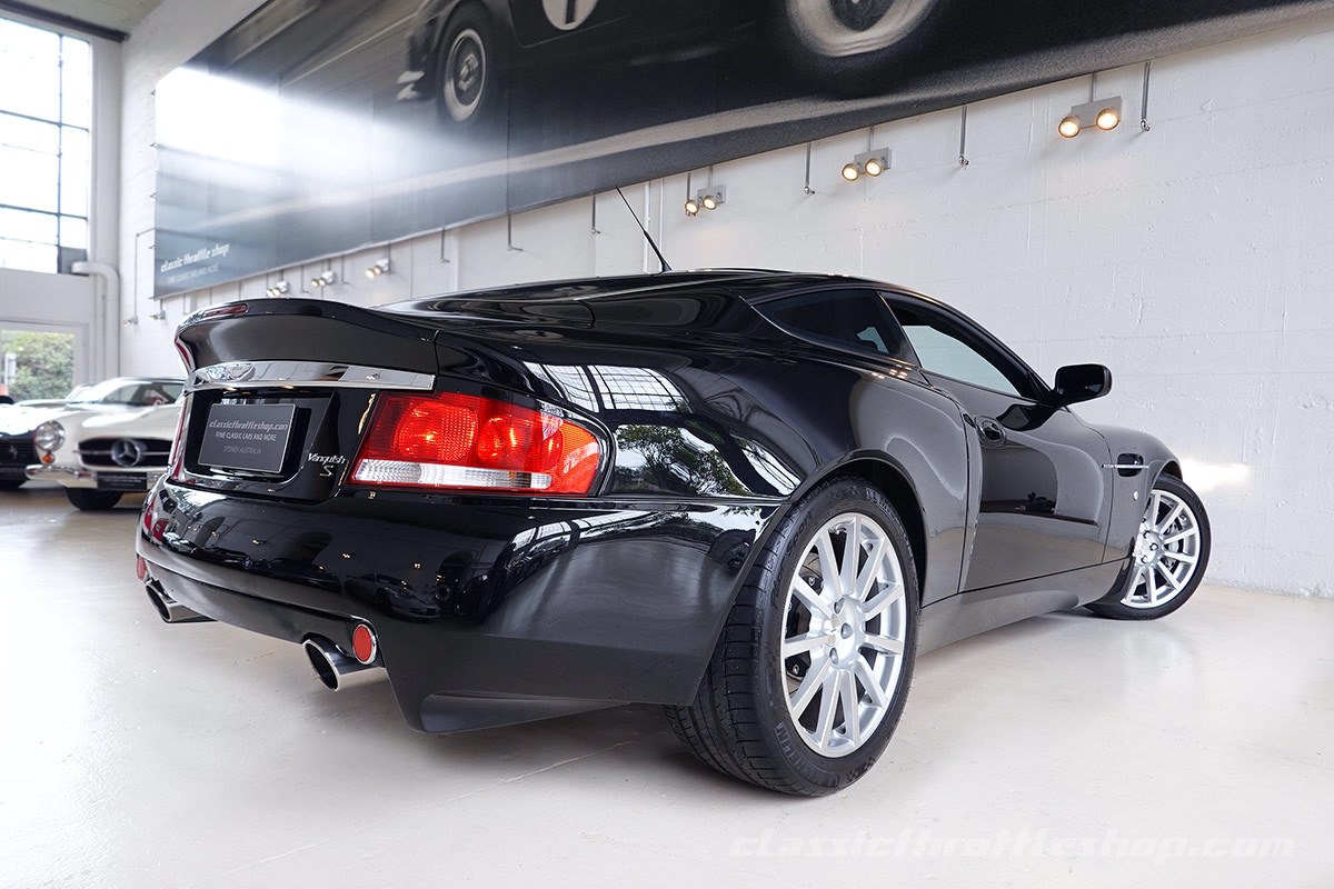 2007-Aston-Martin-Vanquish-S-Onyx-Black-11