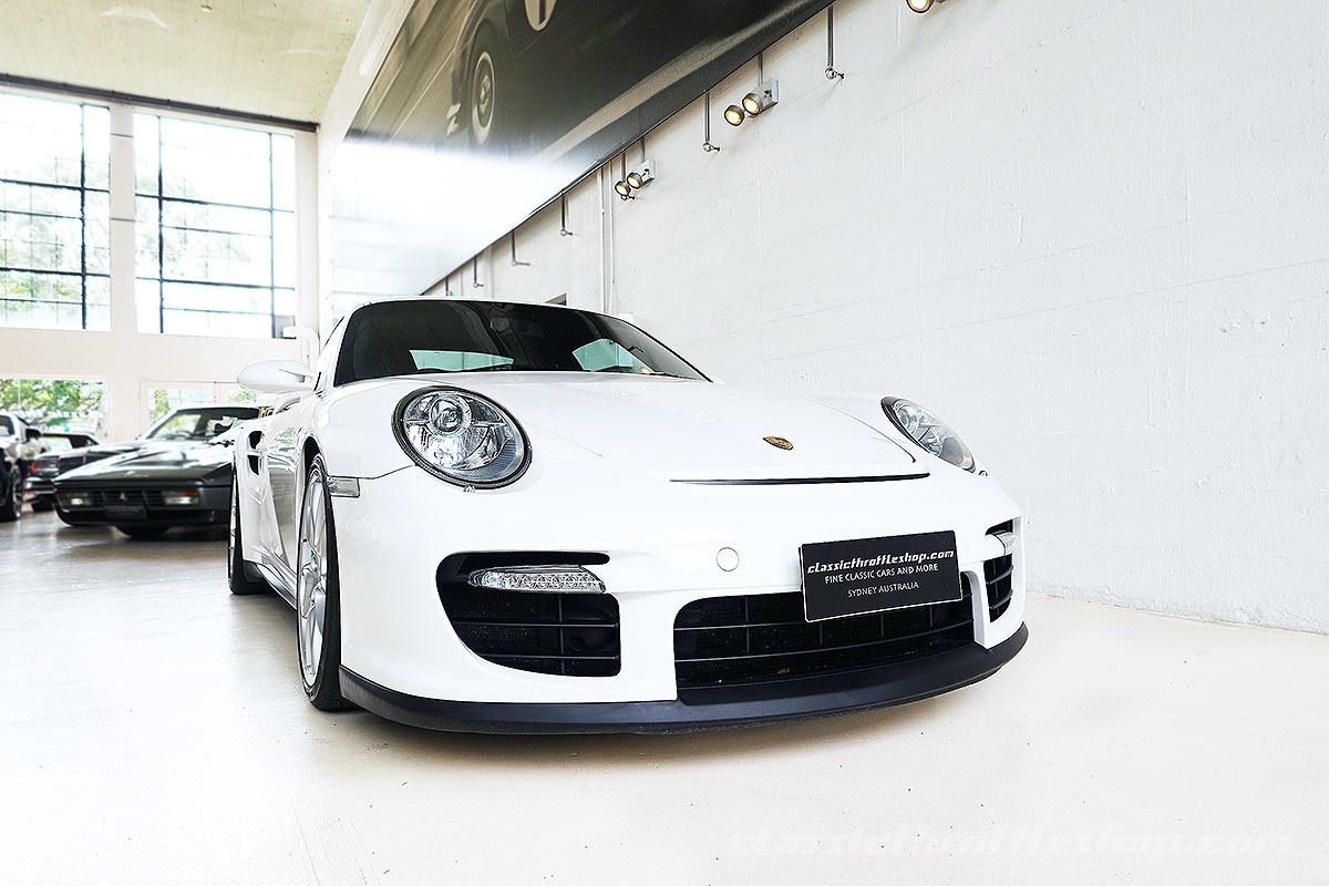 2009-Porsche-997-GT2-Carrara-White-1