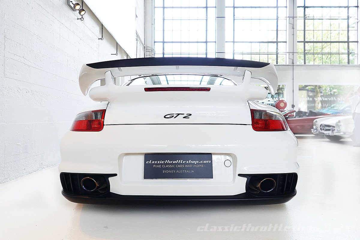 2009-Porsche-997-GT2-Carrara-White-5