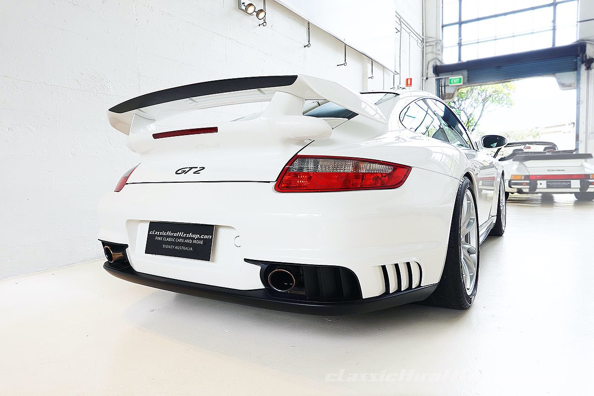 2009-Porsche-997-GT2-Carrara-White-6