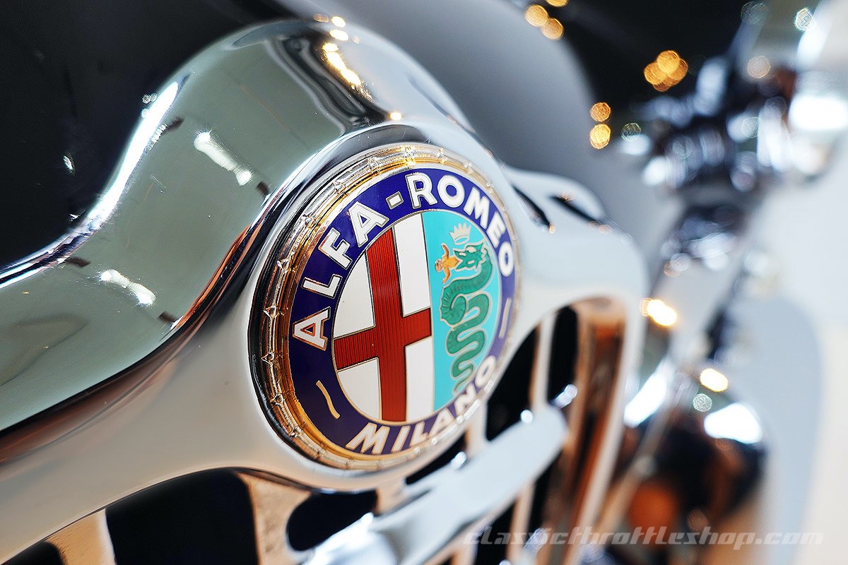 1965-Alfa-Romeo-Giulia-Spider-Nero-23