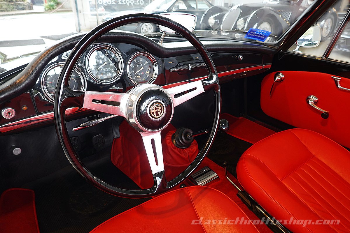 1965-Alfa-Romeo-Giulia-Spider-Nero-38