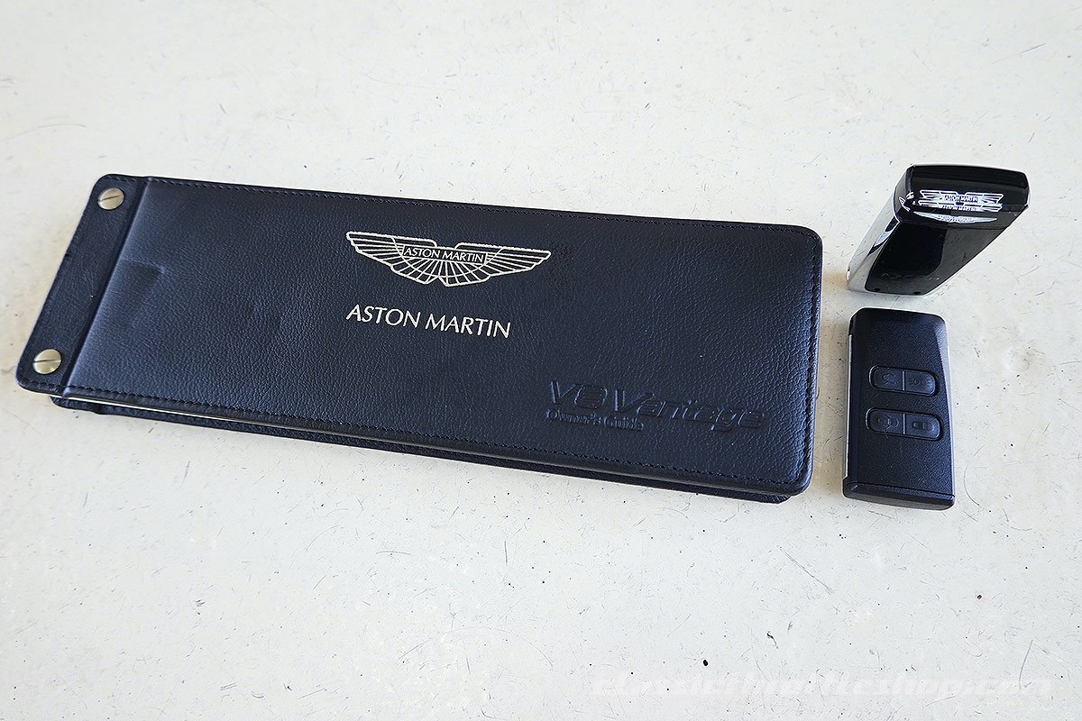 2015-Aston-Martin-V8-Vantage-Midnight-Blue-44