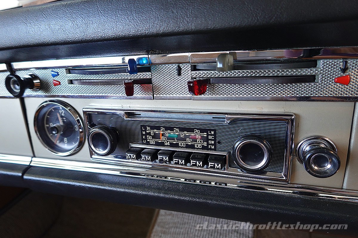 1967-Mercedes-Benz-250-SL-Light-Metallic-Gold-41