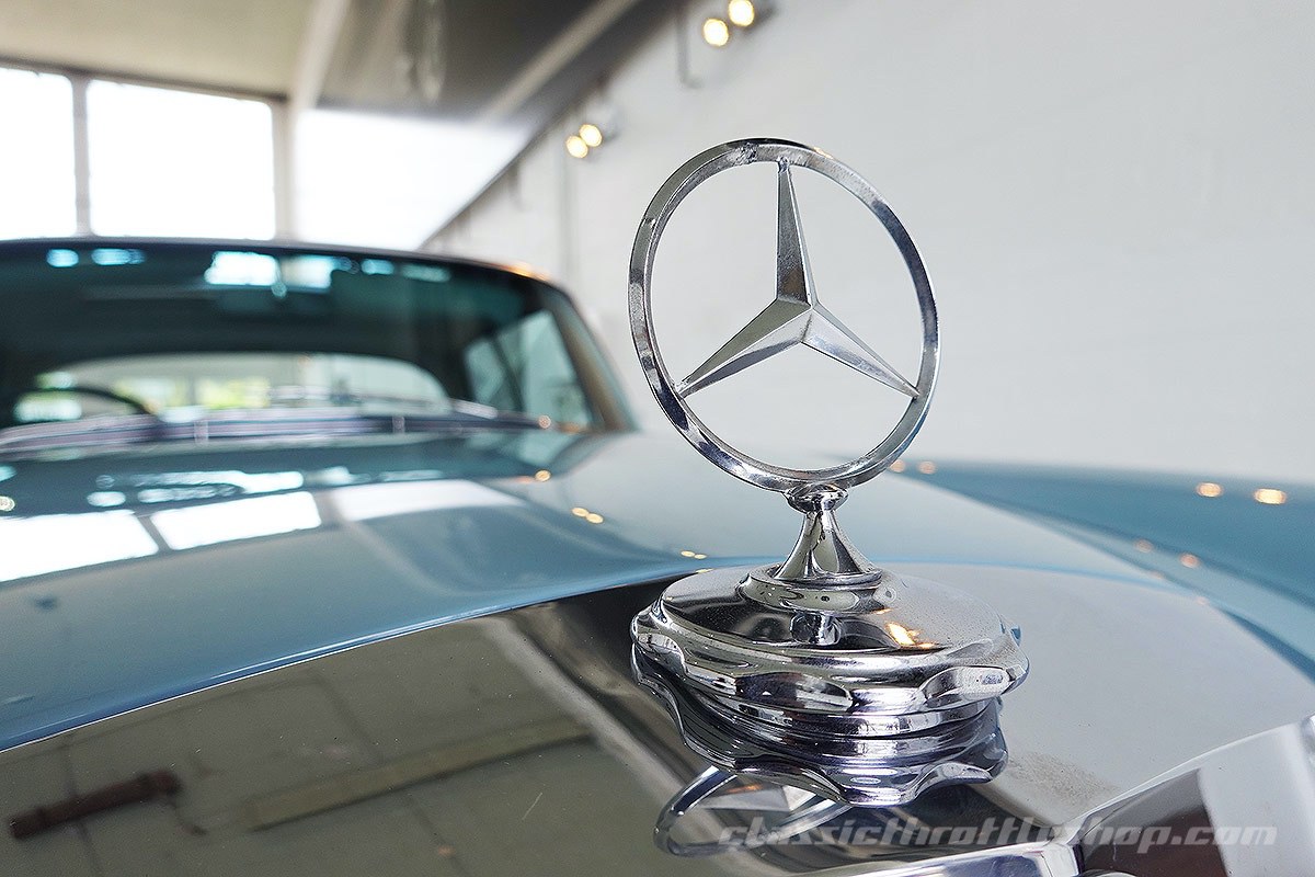 1968-Mercedes-Benz-280-SE-Horizon-Blue-25