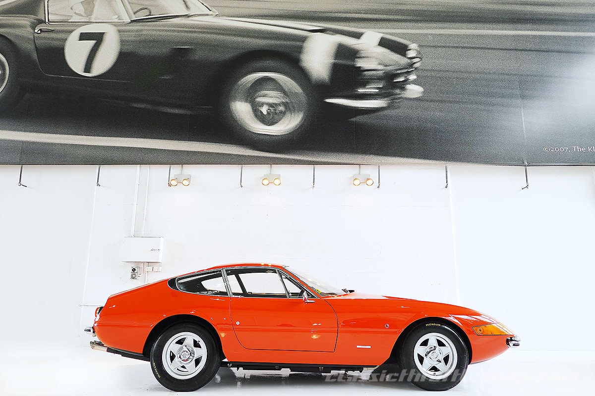 1970-Ferrari-365-GTB-Daytona-Plexiglass-Rosso-Dino-7