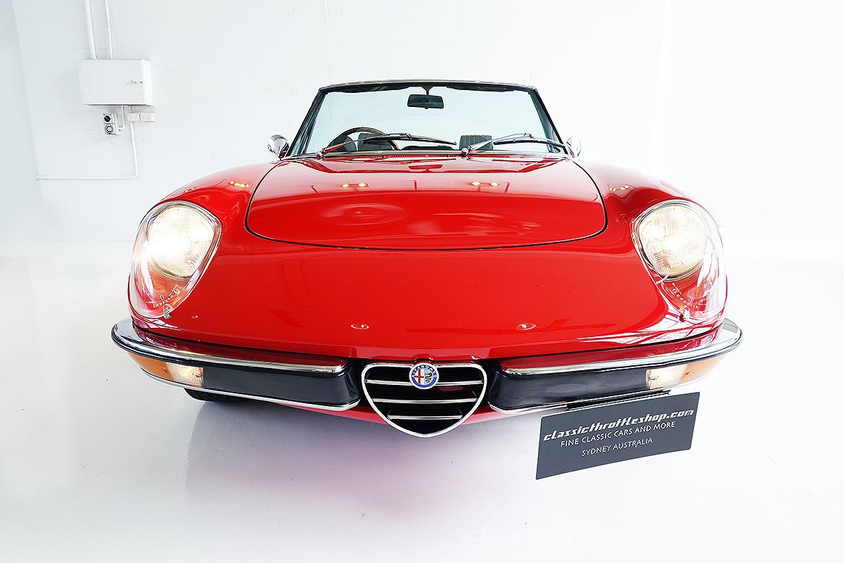 1975-Alfa-Romeo-2000-Spider-Red-10