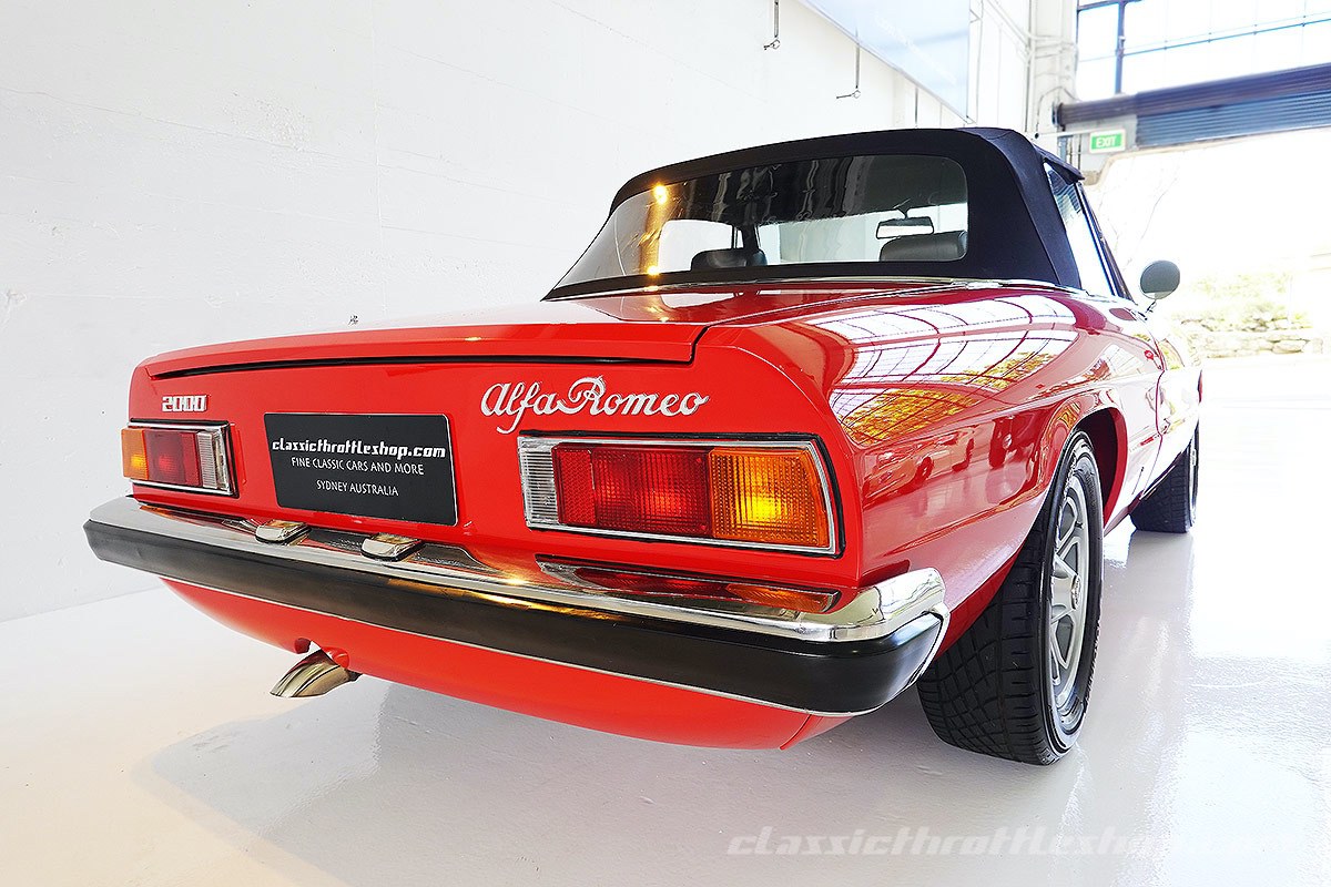 1975-Alfa-Romeo-2000-Spider-Red-6