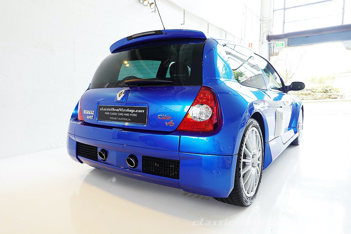 2003-Renault-Clio-V6-Phase-2-French-Blue-6