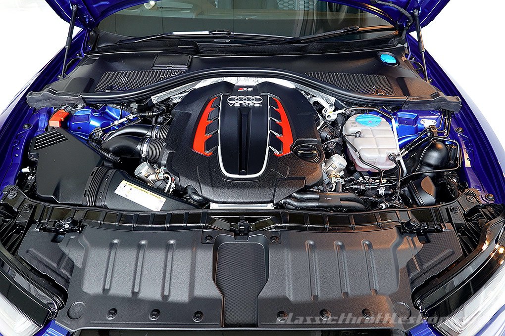 2016-Audi-RS6-Avant-Sepang-Blue-30