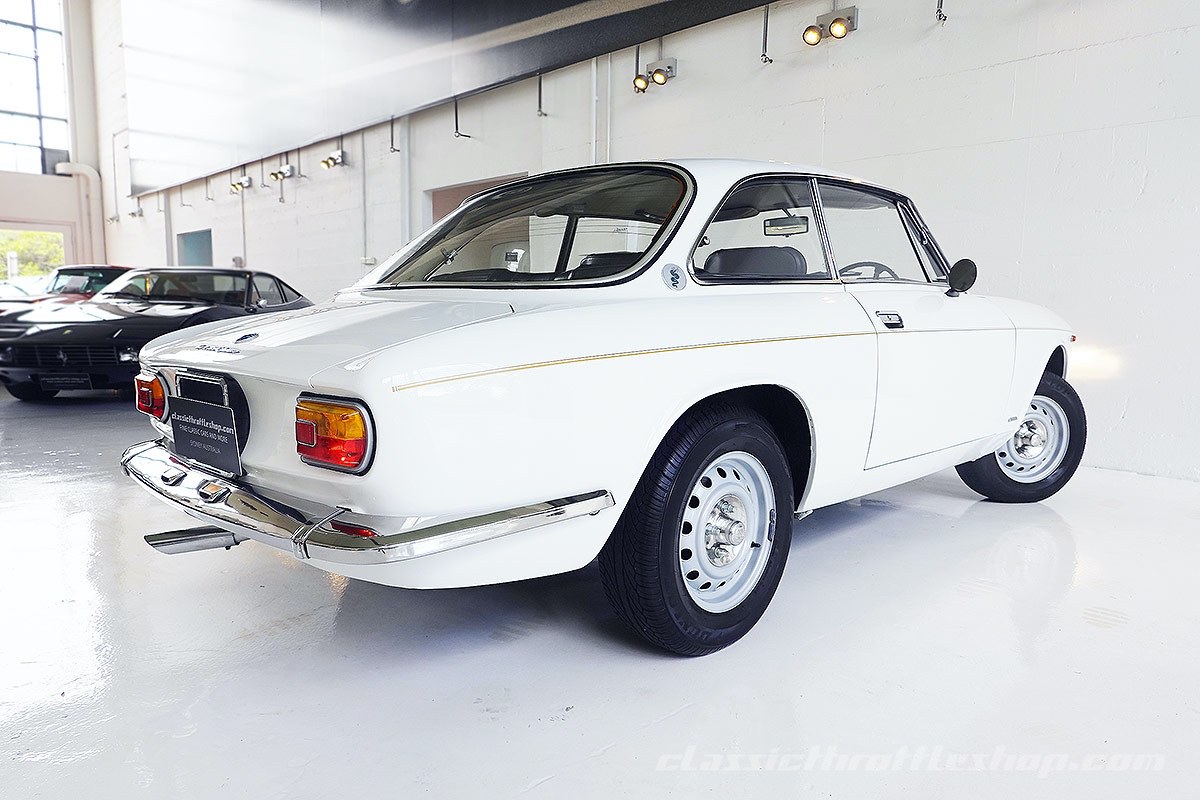 1975-Alfa-Romeo-GT-1600-Junior-Bianco-11