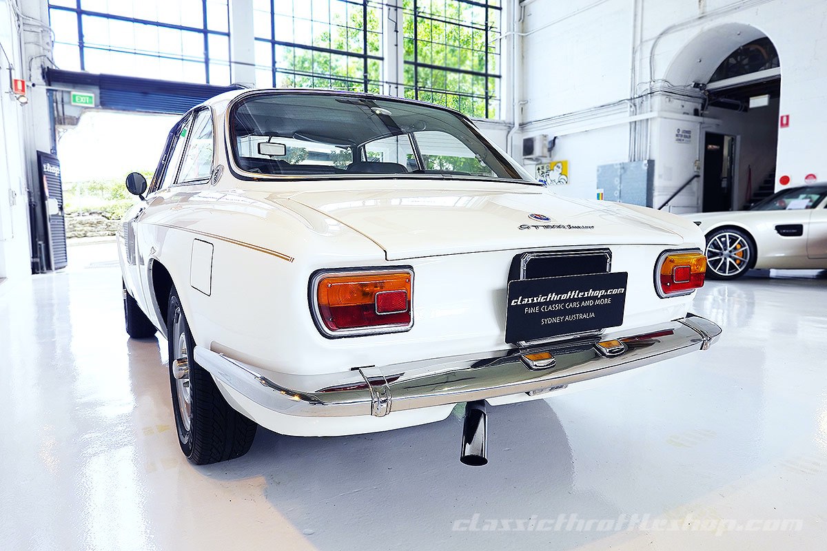 1975-Alfa-Romeo-GT-1600-Junior-Bianco-4