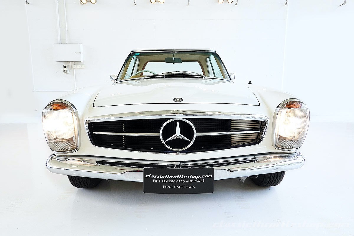 1967-Mercedes-Benz-250-SL-Ivory-11