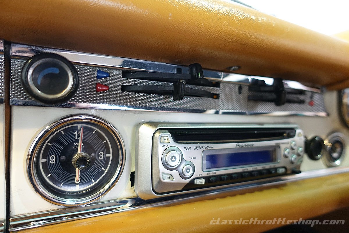 1967-Mercedes-Benz-250-SL-Ivory-43