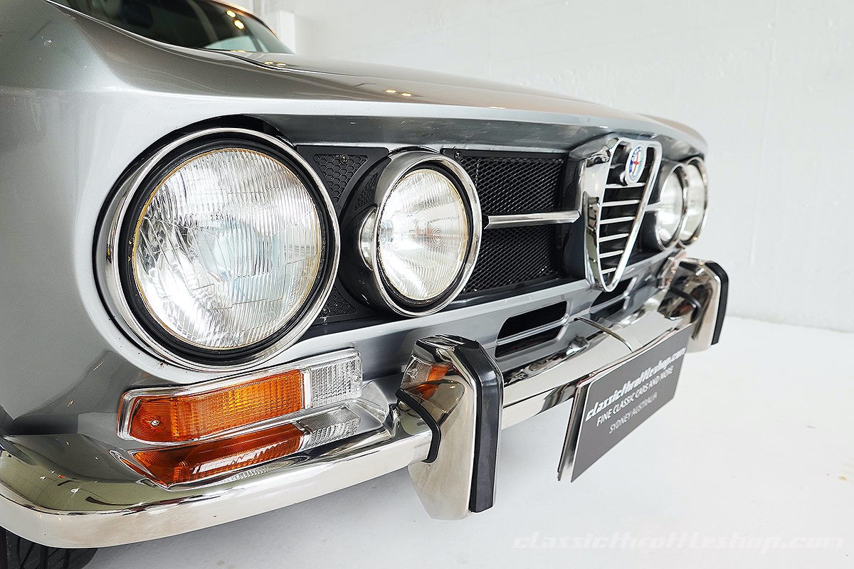 1971-Alfa-Romeo-GTV-1750-Light-Grey-Metallic-16