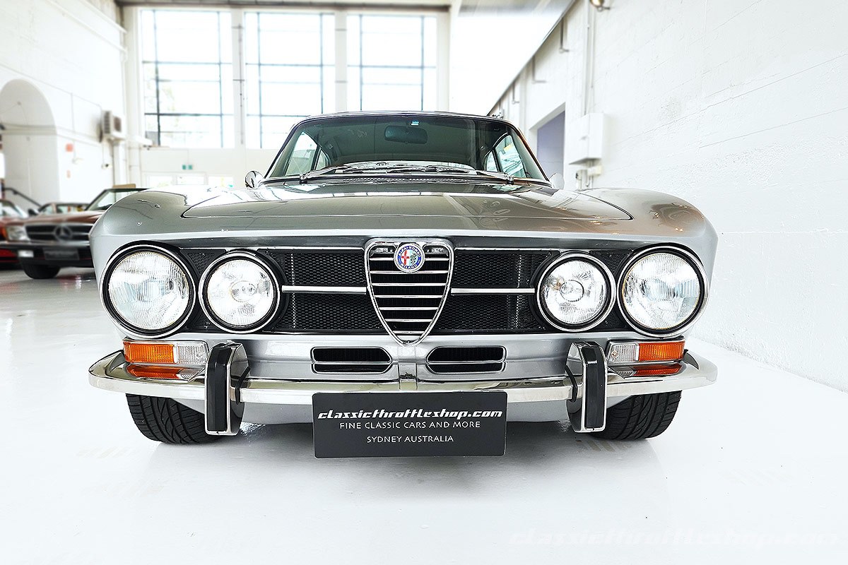 1971-Alfa-Romeo-GTV-1750-Light-Grey-Metallic-2