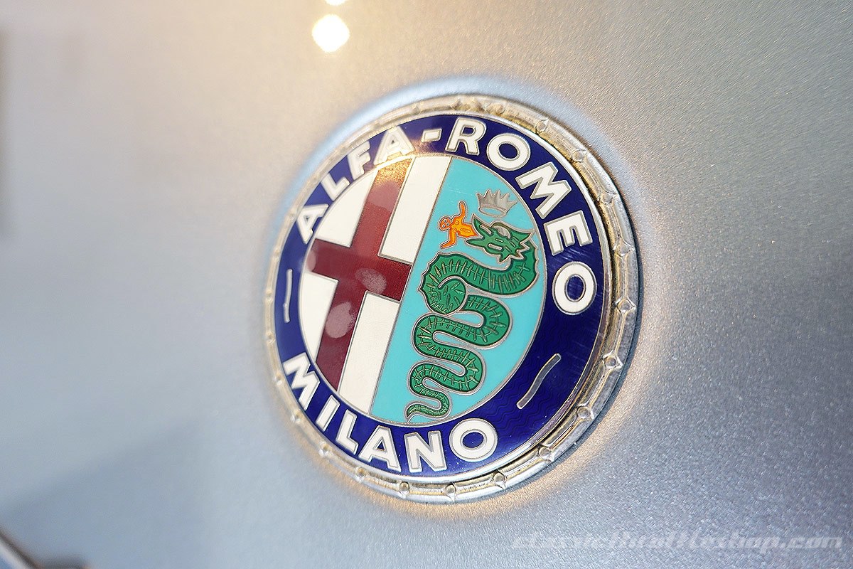 1971-Alfa-Romeo-GTV-1750-Light-Grey-Metallic-22