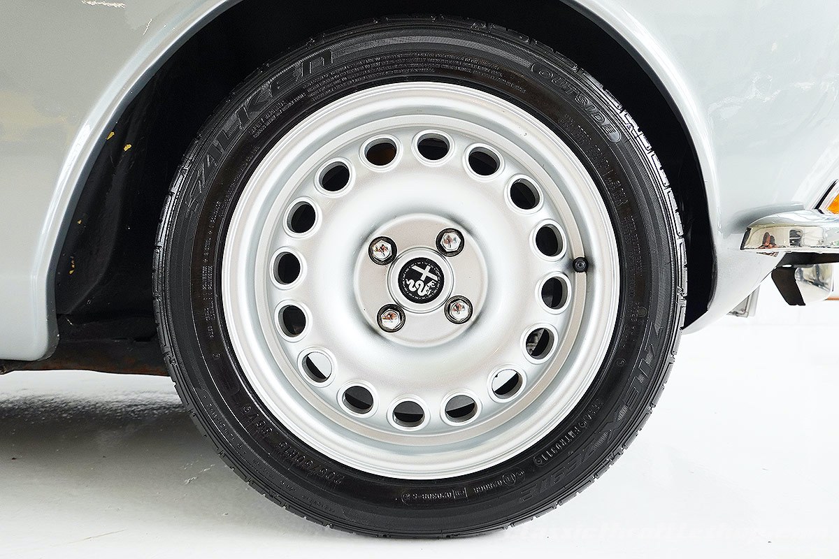 1971-Alfa-Romeo-GTV-1750-Light-Grey-Metallic-26