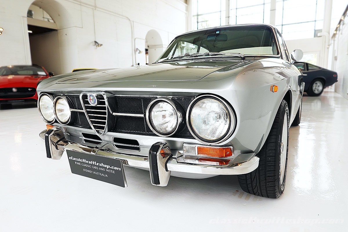 1971-Alfa-Romeo-GTV-1750-Light-Grey-Metallic-3