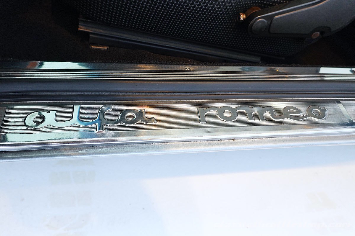 1971-Alfa-Romeo-GTV-1750-Light-Grey-Metallic-46