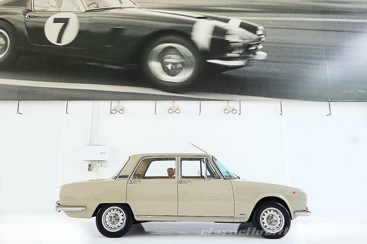 1974-Alfa-Romeo-2000-Berlina-Desert-Beige-7