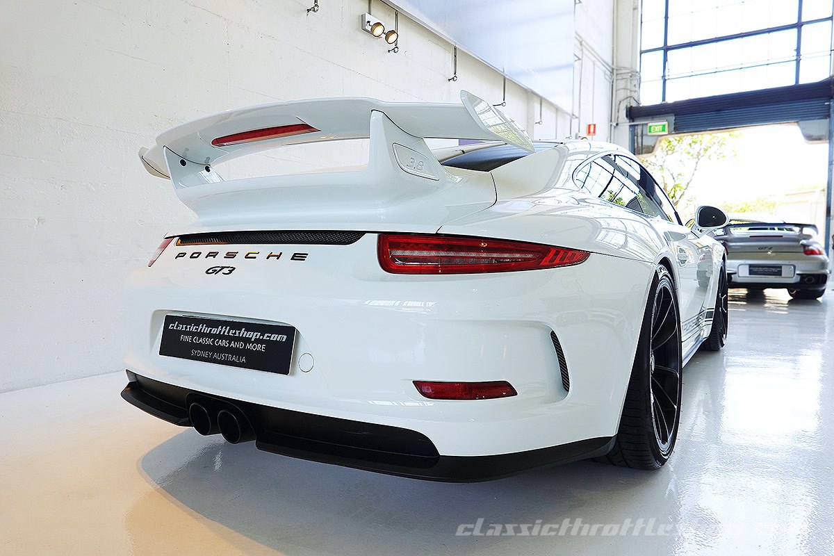 2013-MY14-Porsche-911-991.1-GT3-Pure-White-6
