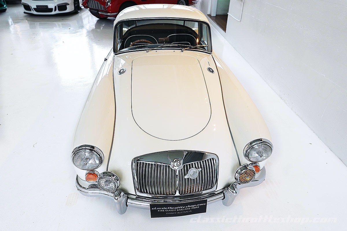1959-MG-A-Twin-Cam-Old-English-White-12