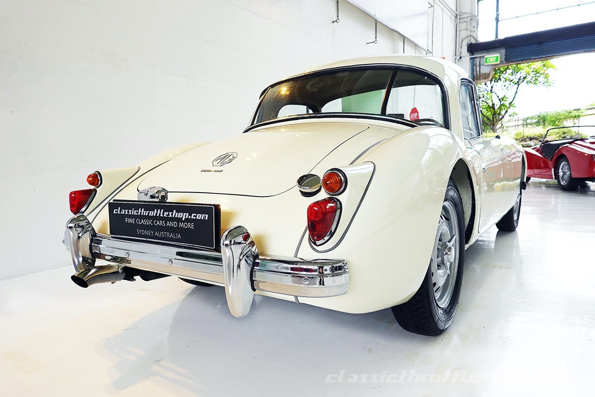1959-MG-A-Twin-Cam-Old-English-White-6