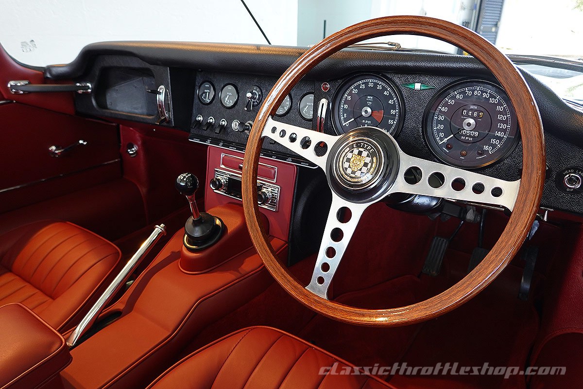 1965-Jaguar-E-Type-Series-1-Opalescent-Gunmetall-36