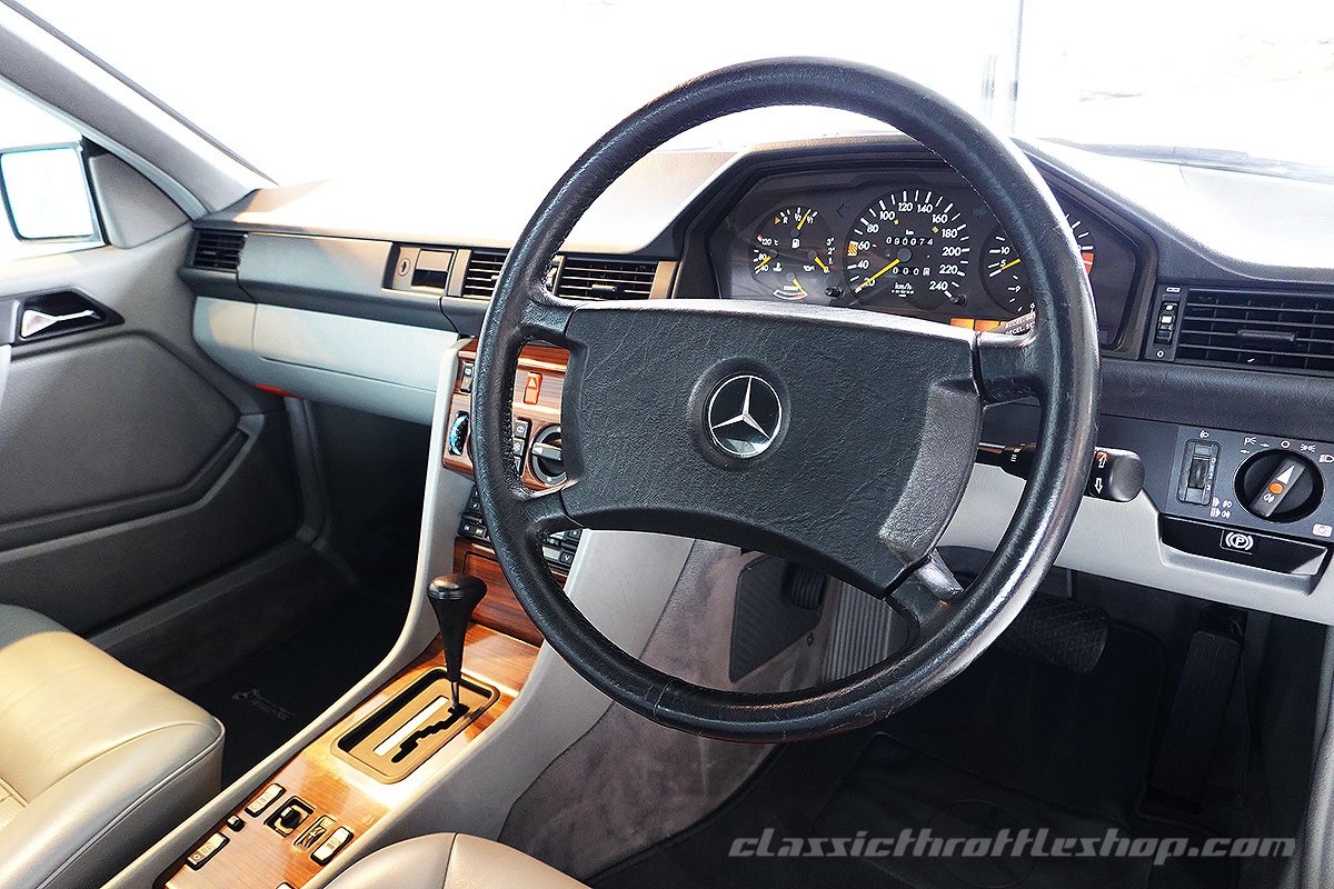 1989-Mercedes-Benz-300-CE-Black-Pearl-37