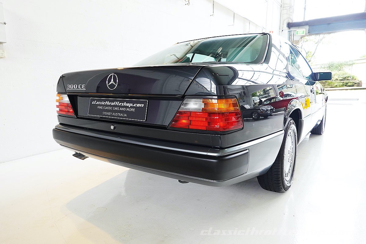 1989-Mercedes-Benz-300-CE-Black-Pearl-6