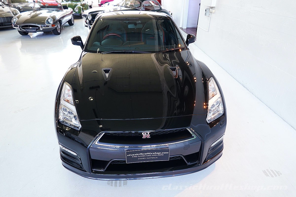 2014-Nissan-R35-GT-R-Black-Edition-12