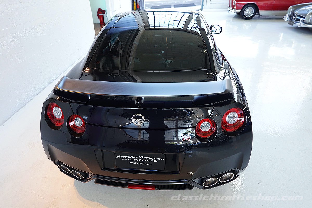 2014-Nissan-R35-GT-R-Black-Edition-13
