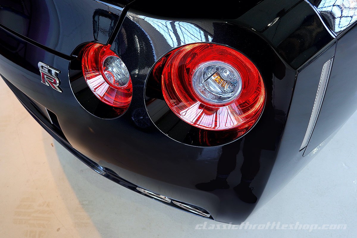 2014-Nissan-R35-GT-R-Black-Edition-19