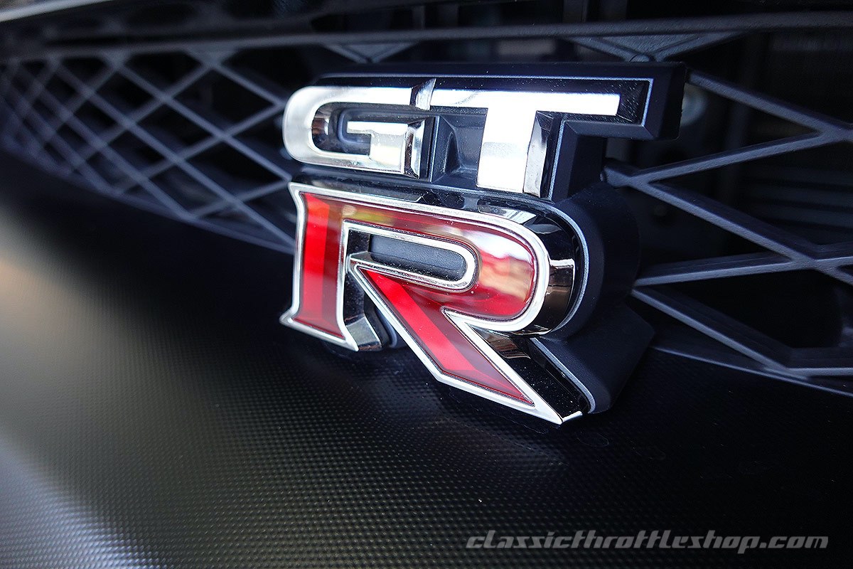 2014-Nissan-R35-GT-R-Black-Edition-22