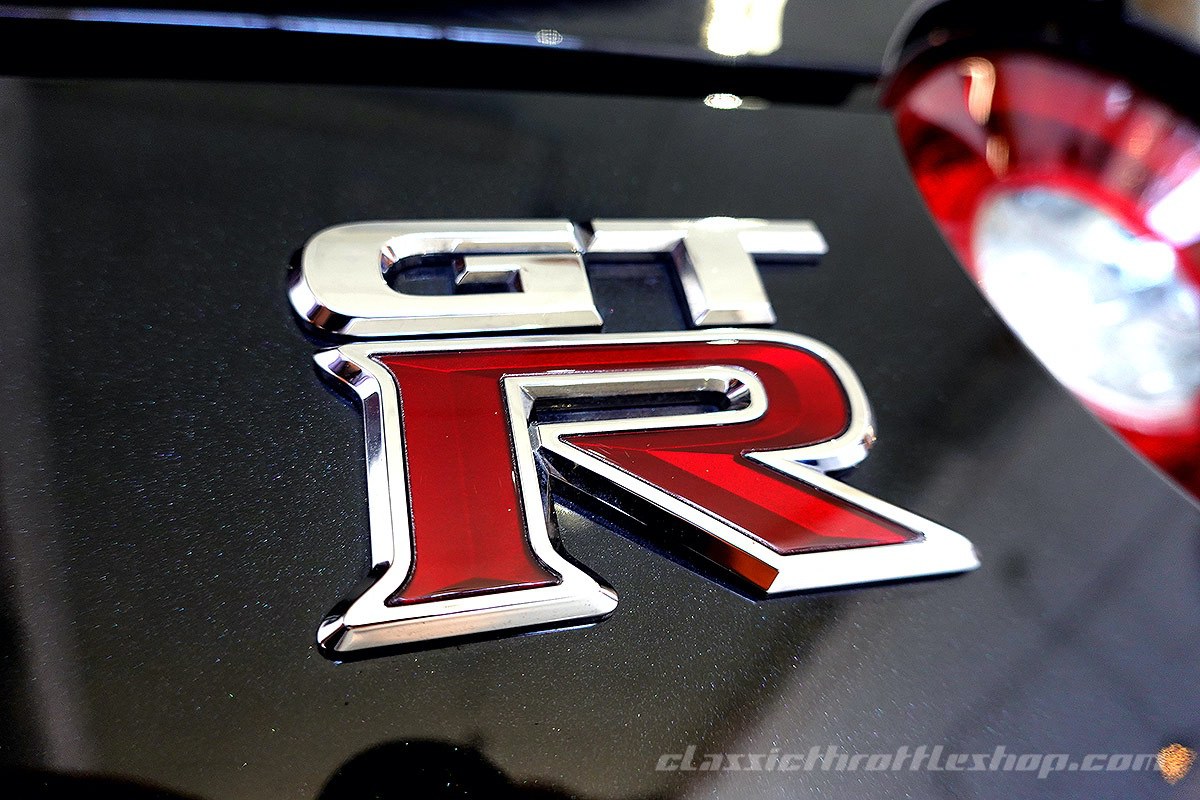 2014-Nissan-R35-GT-R-Black-Edition-24