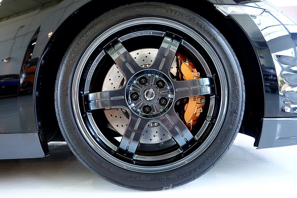 2014-Nissan-R35-GT-R-Black-Edition-25