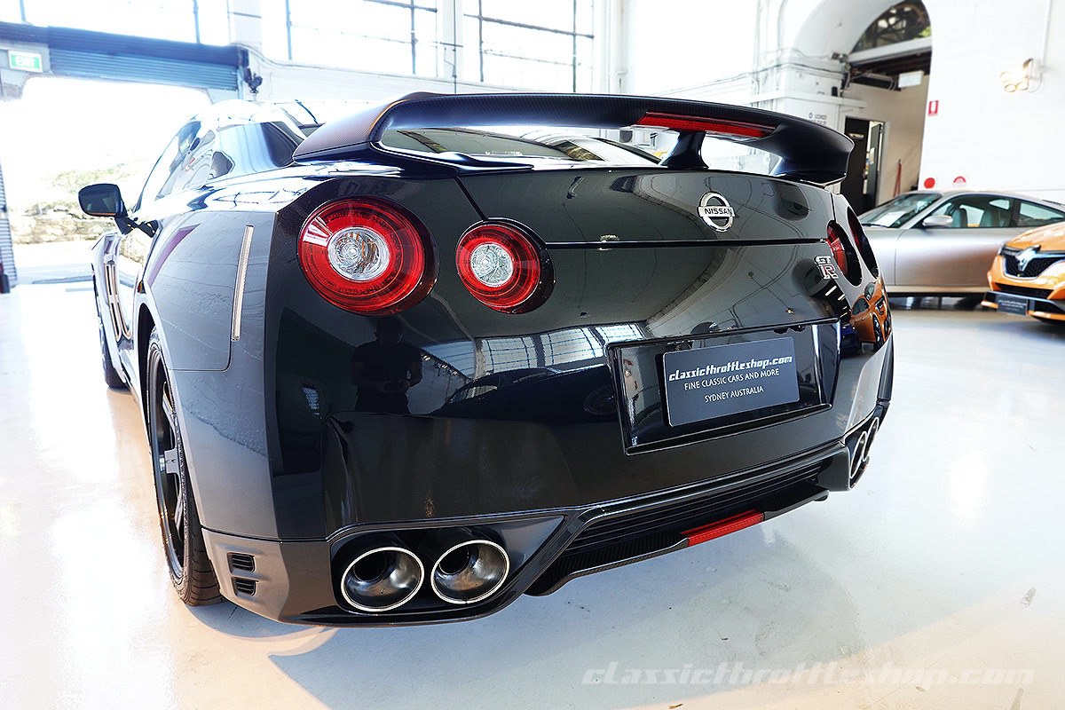 2014-Nissan-R35-GT-R-Black-Edition-4