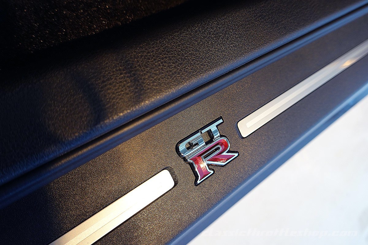 2014-Nissan-R35-GT-R-Black-Edition-48